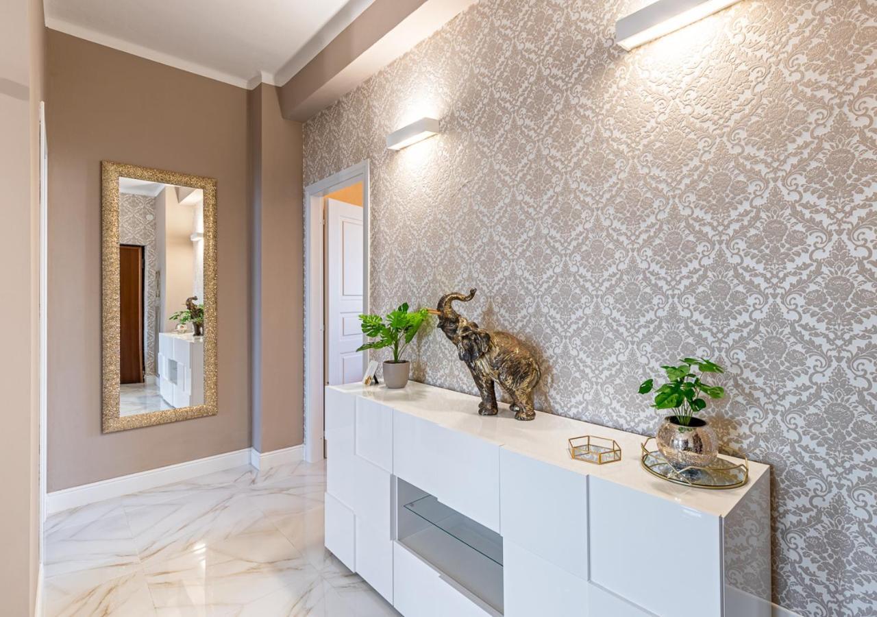 Jungle --- Vasca In Apartment Turin