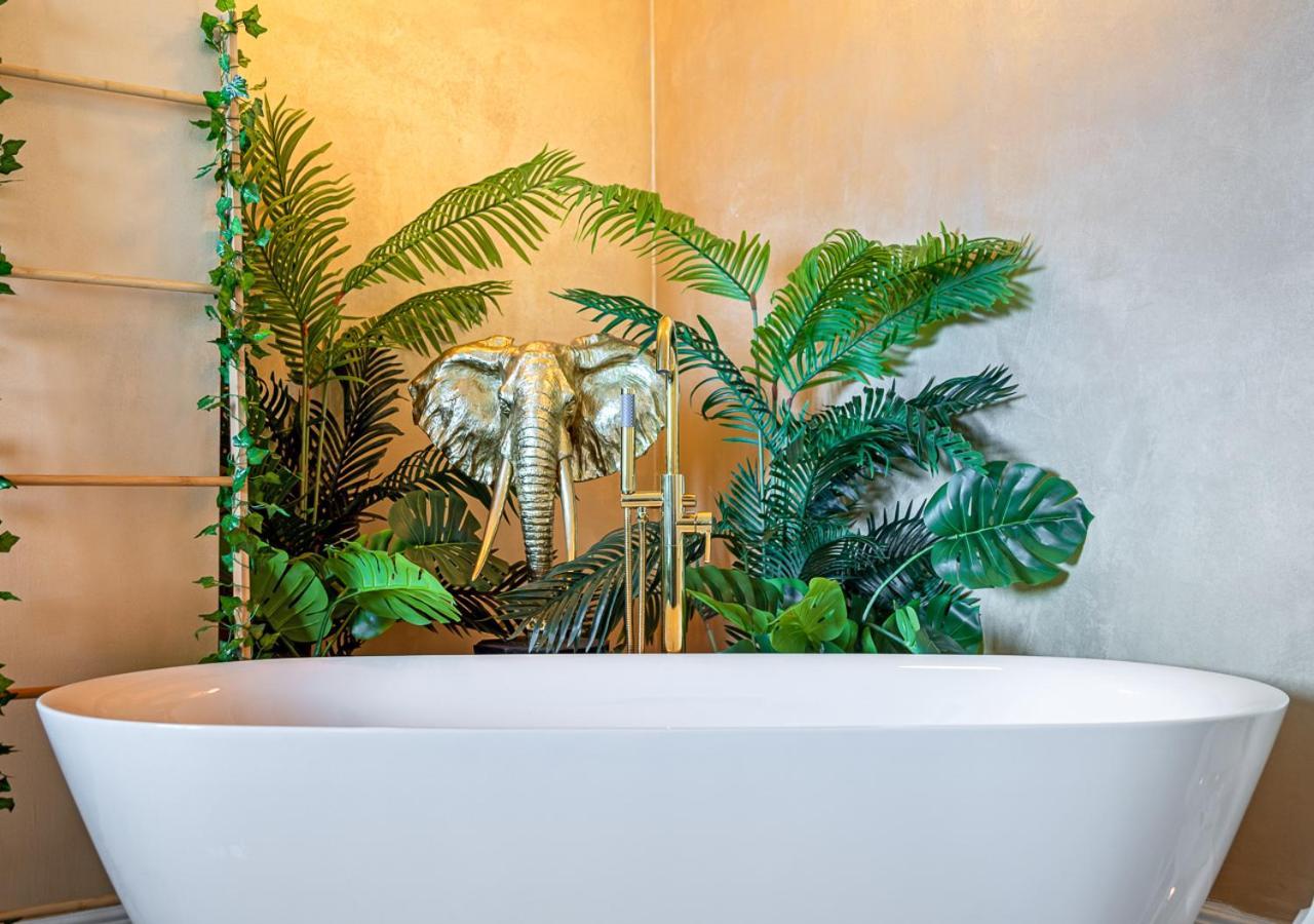 Jungle --- Vasca In Apartment *